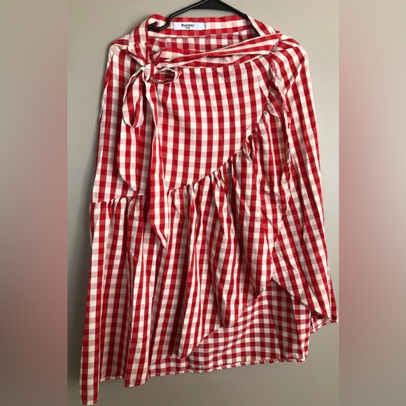runway paris Dresses & Skirts - Vintage RUNWAY PARIS Red & White Checkered Skirt w/ Ruffle  Size L
